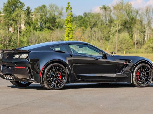 Used 2016 Chevrolet Corvette Z06 w/ 2LZ Preferred Equipment Group RWD image 2