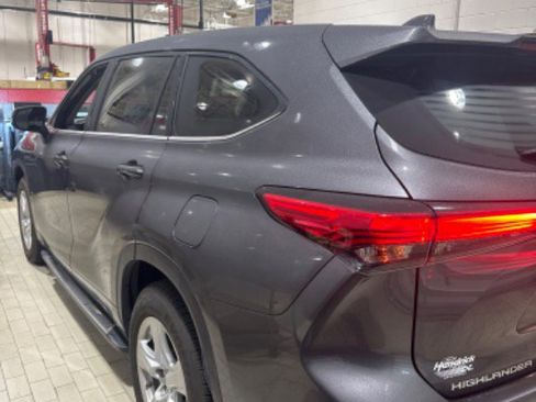 Used 2021 Toyota Highlander L image 9