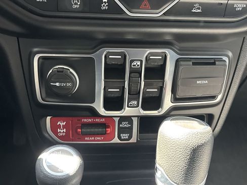 Used 2023 Jeep Wrangler Unlimited Rubicon AWD/4WD image 22