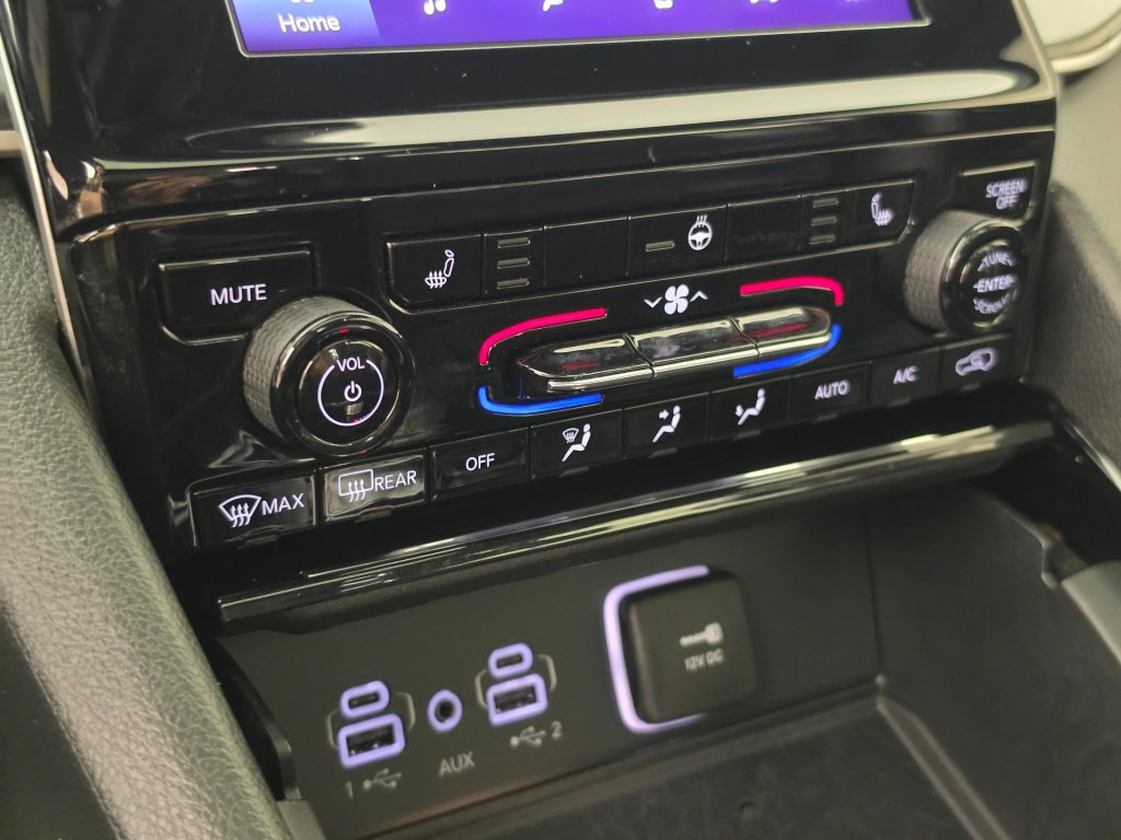 Used 2023 Jeep Grand Cherokee Altitude AWD/4WD image 19