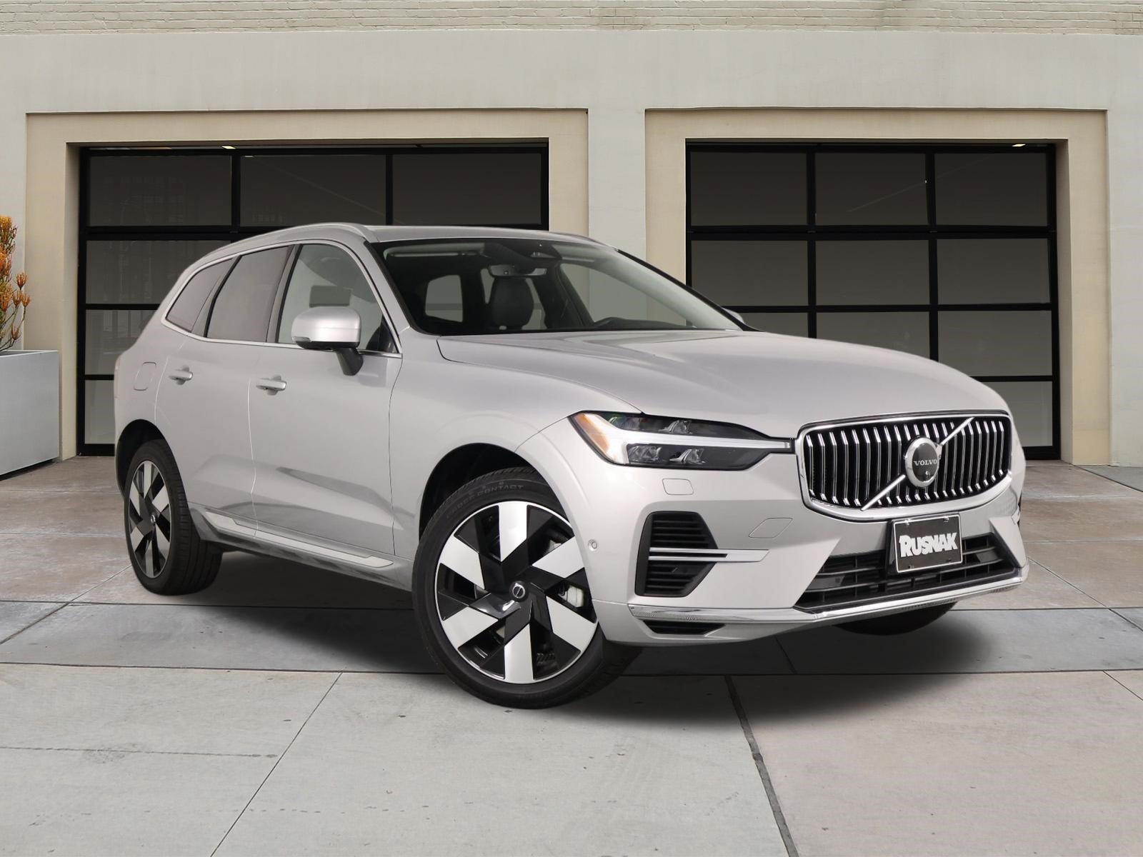 Certified 2023 Volvo XC60 T8 Plus AWD/4WD image 34