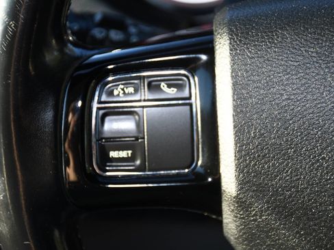 Used 2019 Dodge Grand Caravan SXT image 33