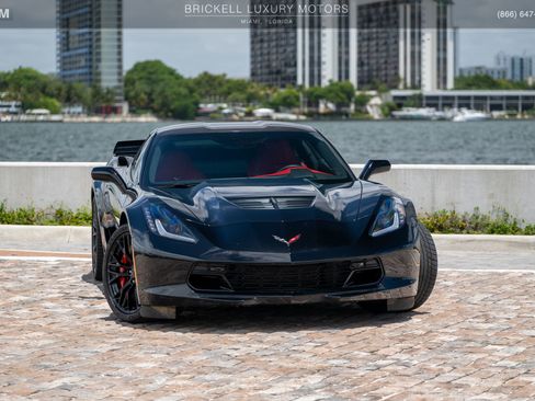 Used 2016 Chevrolet Corvette Z06 w/ 3LZ Preferred Equipment Group RWD image 2