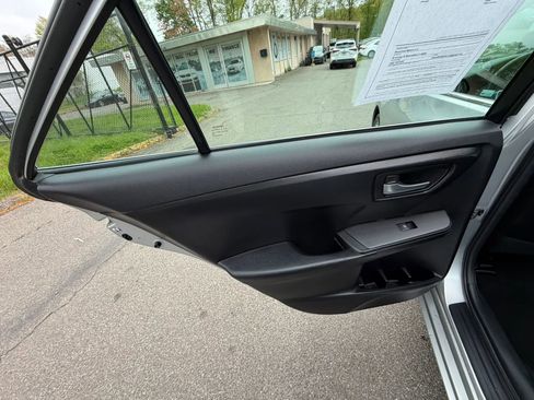 Used 2015 Toyota Camry SE w/ Moonroof Package FWD image 20
