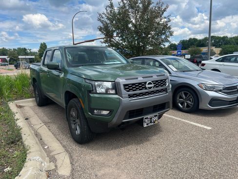 Used 2025 Nissan Frontier SV w/ SV Convenience Package AWD/4WD image 2