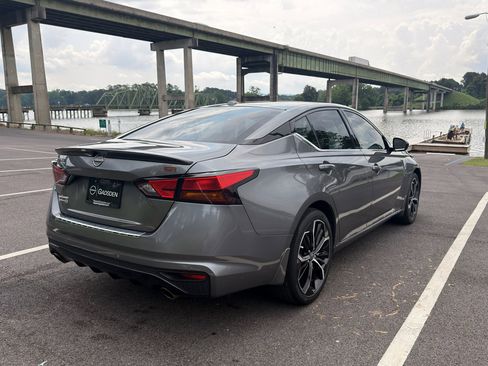 Used 2023 Nissan Altima 2.5 SR FWD image 3