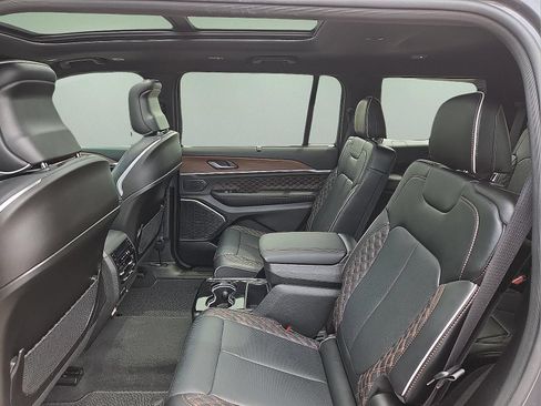 Used 2024 Jeep Grand Cherokee L Summit w/ High Altitude Package AWD/4WD image 20