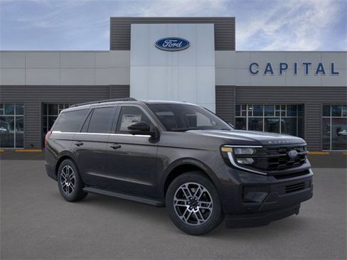 New 2025 Ford Expedition Active image 7