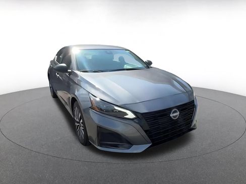 Used 2026 Nissan Altima 2.5 SV FWD image 3
