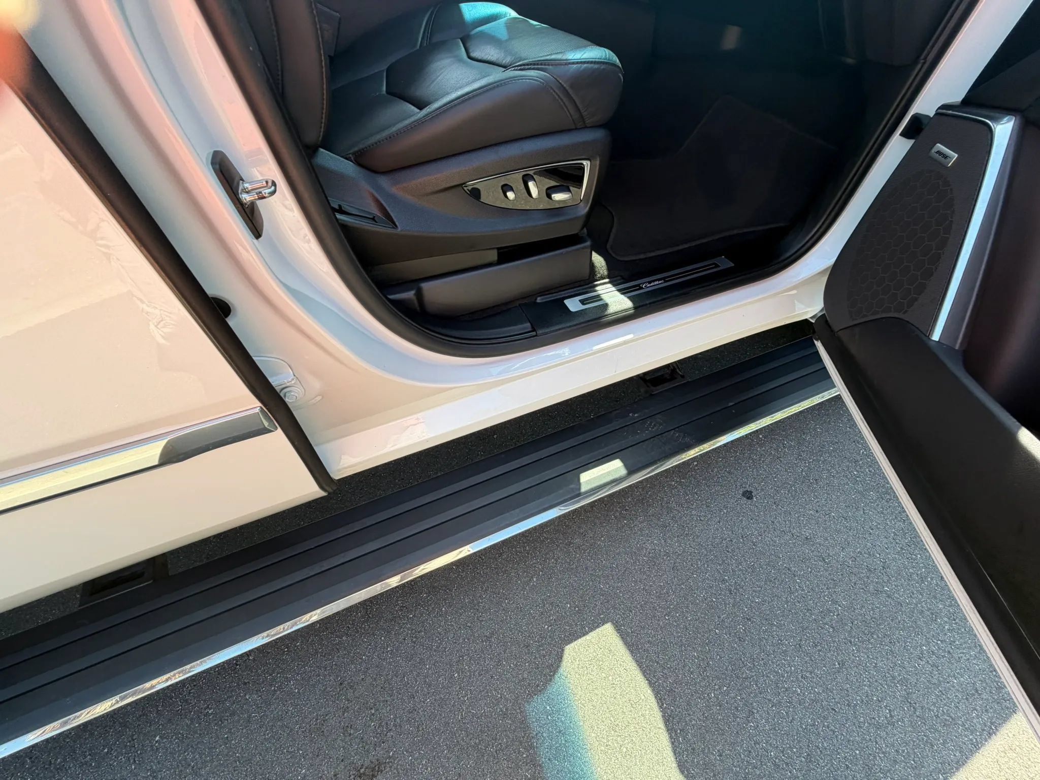 Used 2018 Cadillac Escalade Premium Luxury w/ LPO, Radiant Package RWD image 18