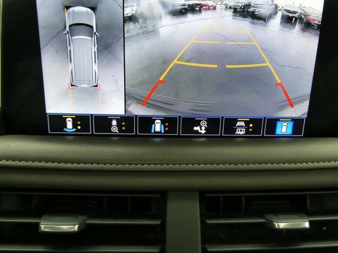 Used 2021 Chevrolet Suburban Z71 w/ Z71 Signature Package image 35