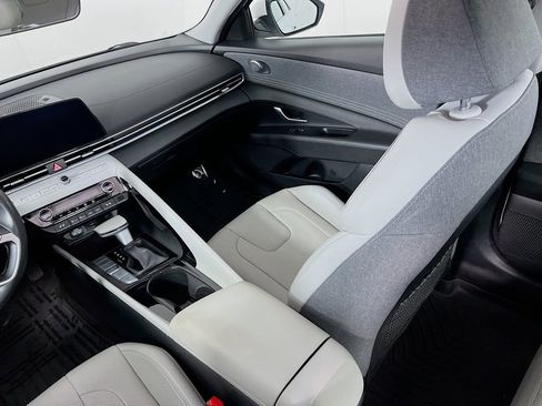 Certified 2023 Hyundai Elantra Limited FWD image 25