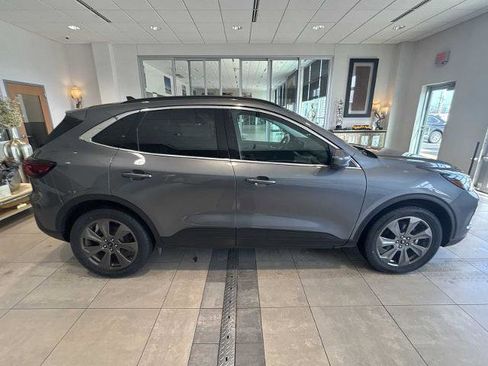 Certified 2024 Ford Escape Platinum image 2