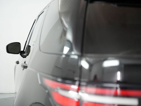 Used 2017 Land Rover Discovery HSE image 69