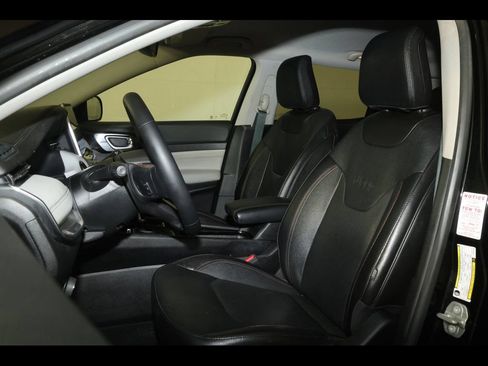 Used 2022 Jeep Compass Limited AWD/4WD image 11