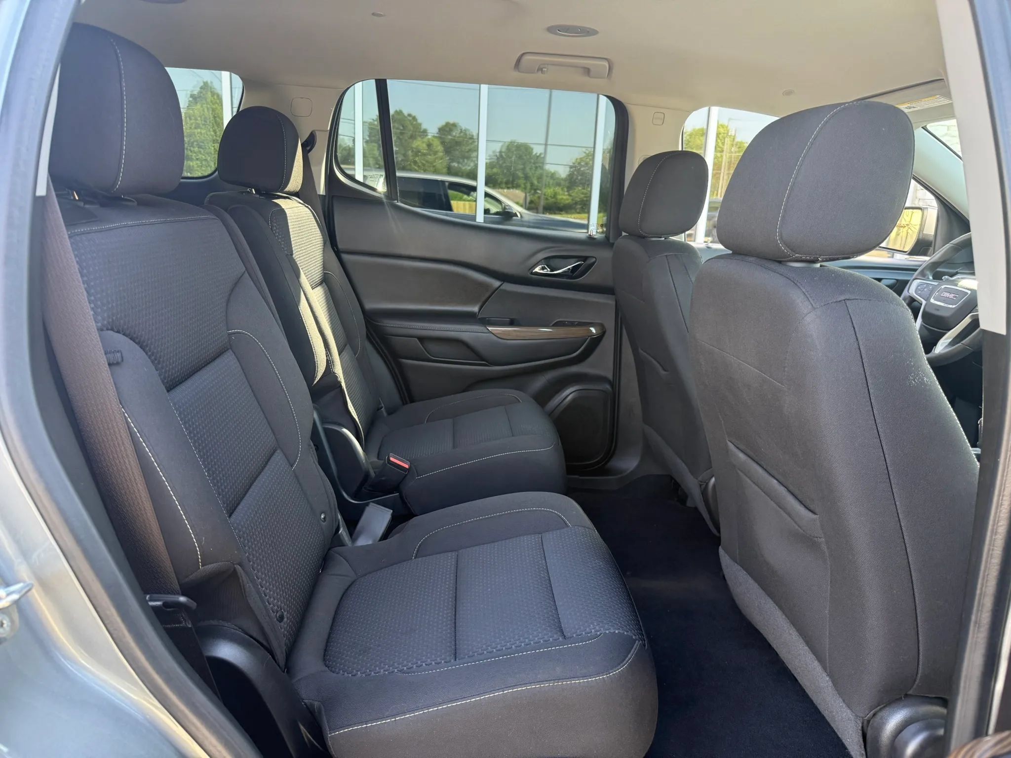 Used 2023 GMC Acadia SLE FWD image 16