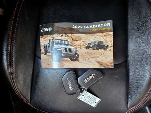 Certified 2022 Jeep Gladiator Rubicon w/ LED Lighting Group AWD/4WD image 32