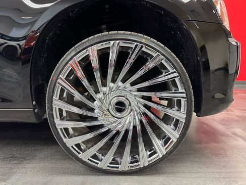 Used 2014 Chrysler 300 RWD image 27