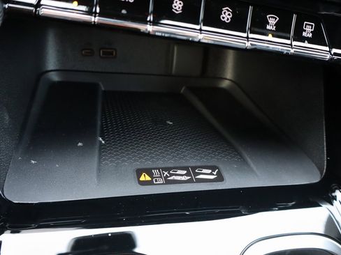 New 2026 Chevrolet Traverse LT image 16