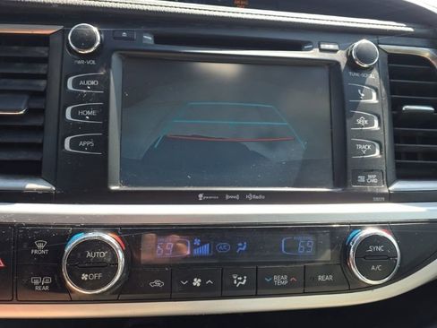Used 2018 Toyota Highlander XLE image 13