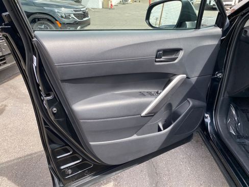 Used 2025 Toyota Corolla Cross LE image 18