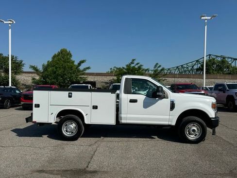 Used 2022 Ford F250 XL w/ Power Equipment Group AWD/4WD image 6