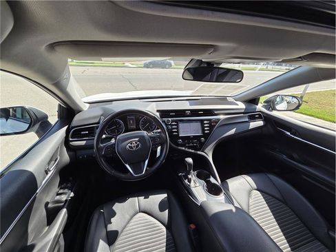 Used 2020 Toyota Camry SE w/ Carpet Mat Package FWD image 11