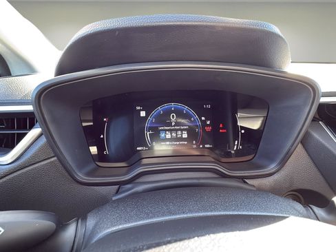 Used 2024 Toyota Corolla Cross XLE image 12