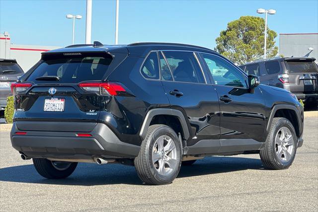 Certified 2022 Toyota RAV4 LE AWD/4WD image 2