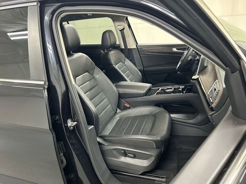 Certified 2024 Volkswagen Atlas SEL image 25