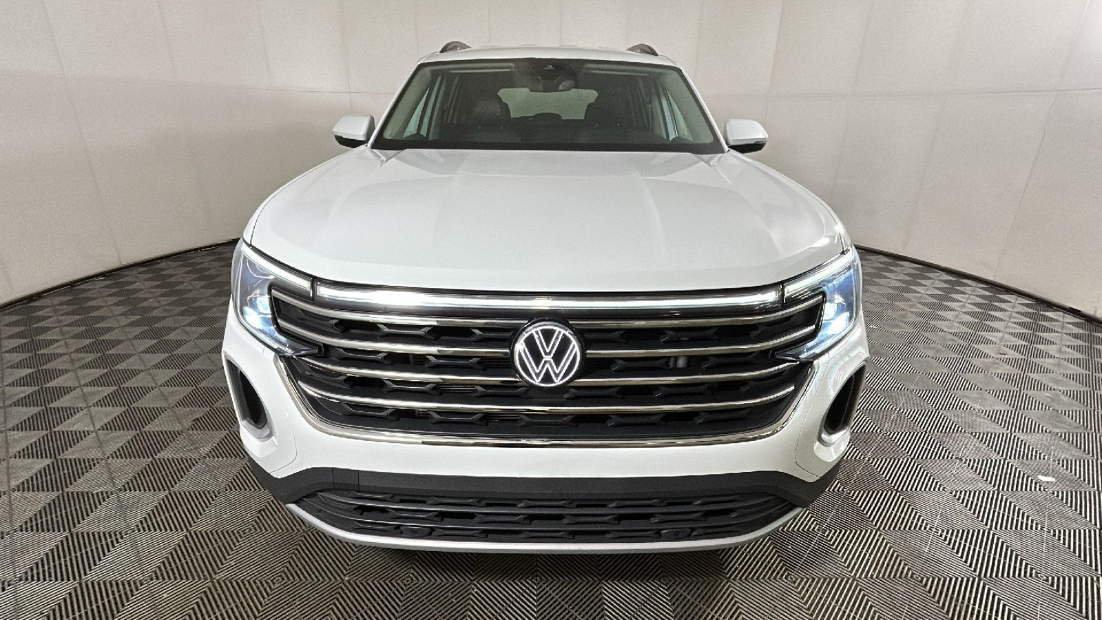 Used 2025 Volkswagen Atlas SE AWD/4WD image 7