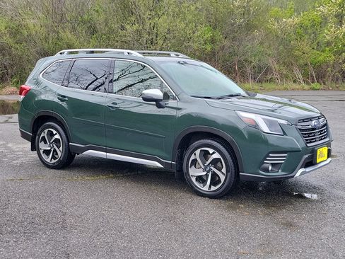 Used 2023 Subaru Forester Touring AWD/4WD image 3