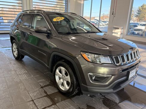 Used 2019 Jeep Compass Latitude w/ Cold Weather Group image 1