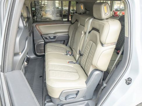 Used 2023 Rivian R1S Launch Edition image 16