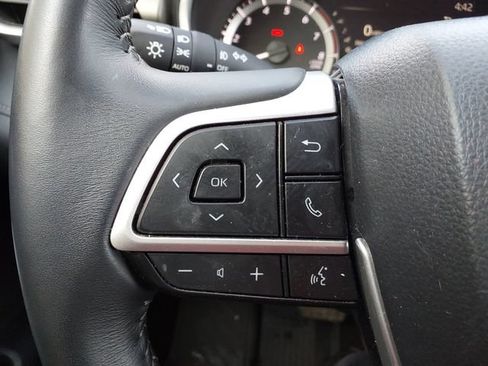 Used 2023 Toyota Highlander XLE FWD image 19