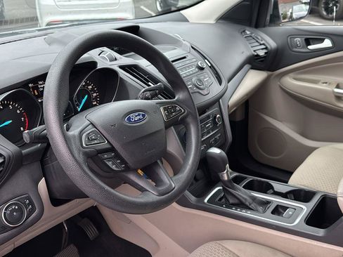 Used 2017 Ford Escape SE image 18