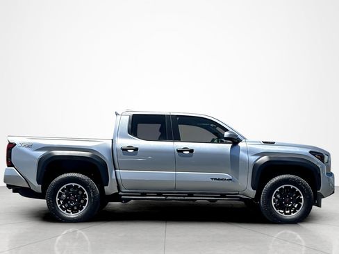 Certified 2025 Toyota Tacoma TRD Off-Road AWD/4WD image 6