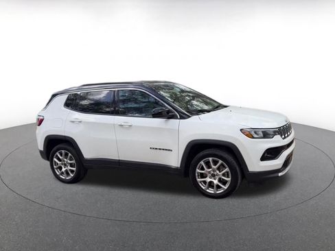 Used 2025 Jeep Compass Limited image 2