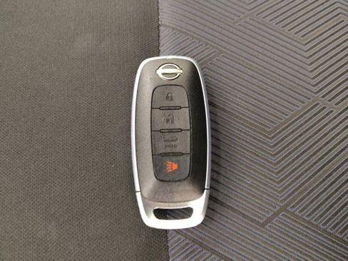 Used 2025 Nissan Versa SV image 32