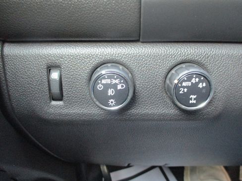 Used 2015 GMC Canyon SLE AWD/4WD image 18