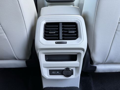 Certified 2023 Volkswagen Tiguan SE w/ Panoramic Sunroof Package FWD image 36