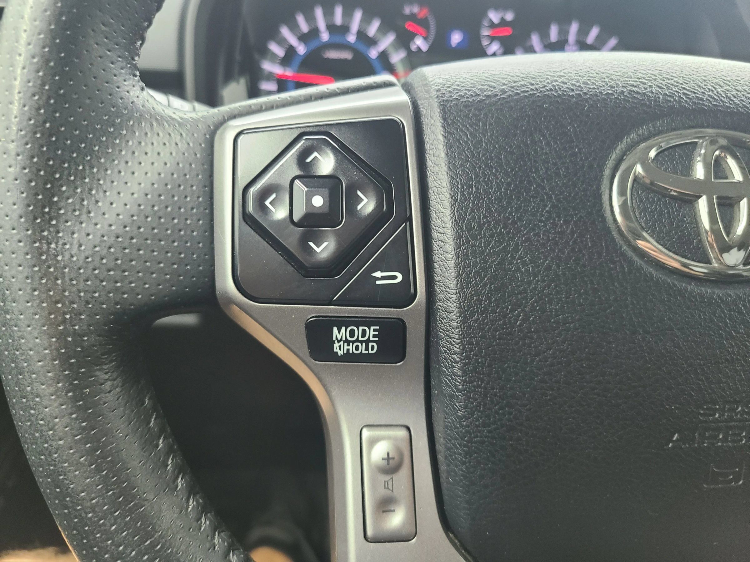 Used 2018 Toyota 4Runner Limited AWD/4WD image 32