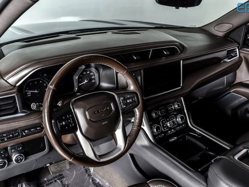 Used 2021 GMC Yukon Denali w/ Denali Premium Package image 18