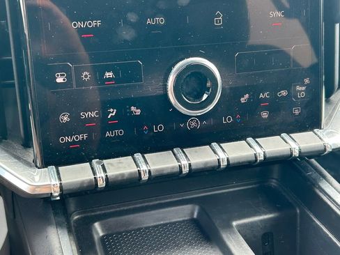 Used 2025 GMC Acadia Elevation FWD image 32