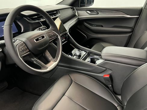 New 2025 Jeep Grand Cherokee Limited w/ Black Appearance Package AWD/4WD image 15
