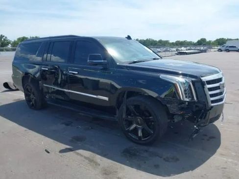 Used 2019 Cadillac Escalade ESV Premium Luxury AWD/4WD image 2