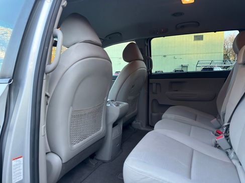 Used 2016 Kia Sedona LX w/ LX Convenience Package image 19