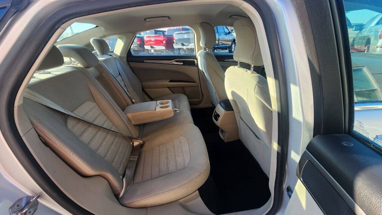 Used 2019 Ford Fusion SE FWD image 20
