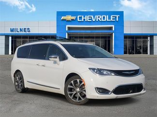 Used 2019 Chrysler Pacifica Limited w/ Tire & Wheel Group video 1