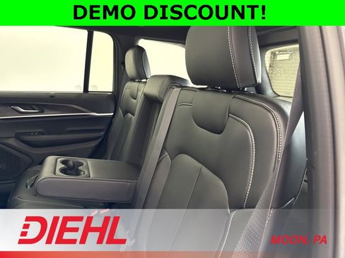 New 2025 Jeep Grand Cherokee Limited w/ Luxury Tech Group II image 18